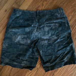 Gap Lived In Shorts in Camouflage, Size 32